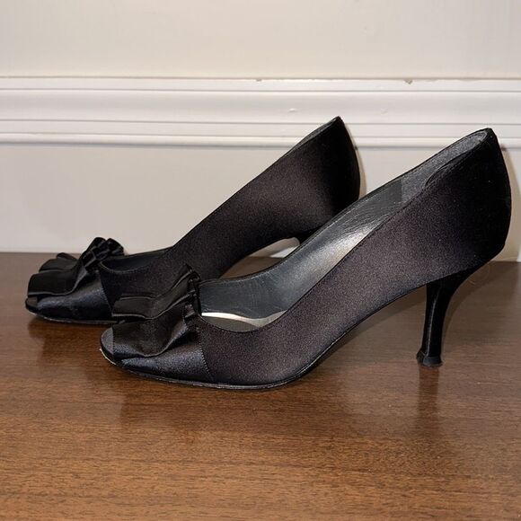 Stuart Weitzman Black Gigi Ritz Peep Toe Heels, Size 8 - Picture 4 of 12